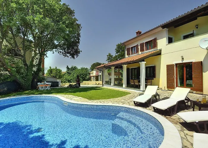 Nina 빌라 메덜린